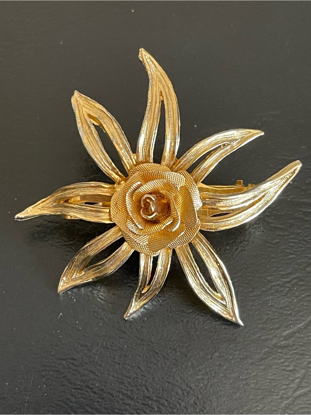 Vintage Gold Floral Starburst scarf pin.